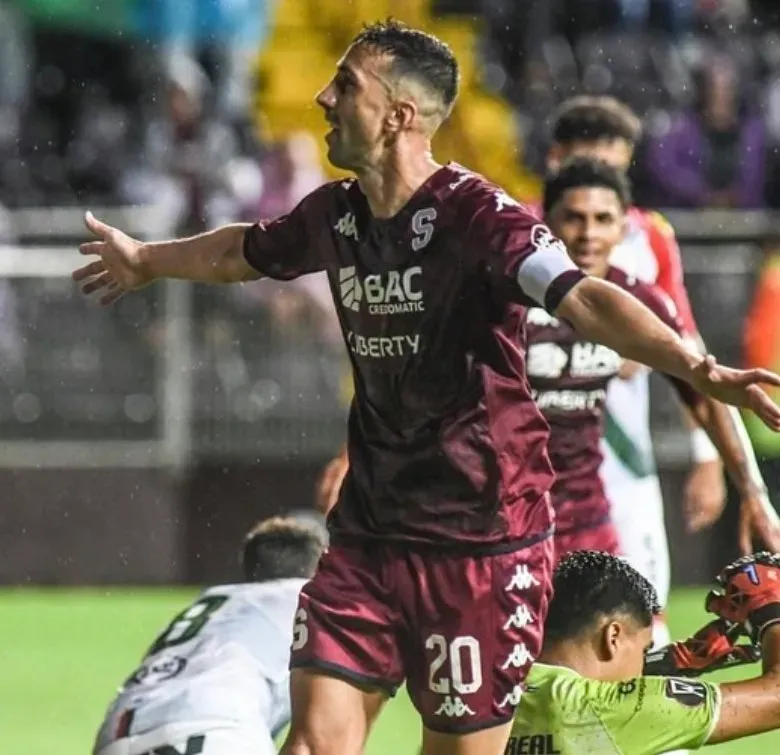 Mariano Torres volvió a hacer historia (Saprissa),