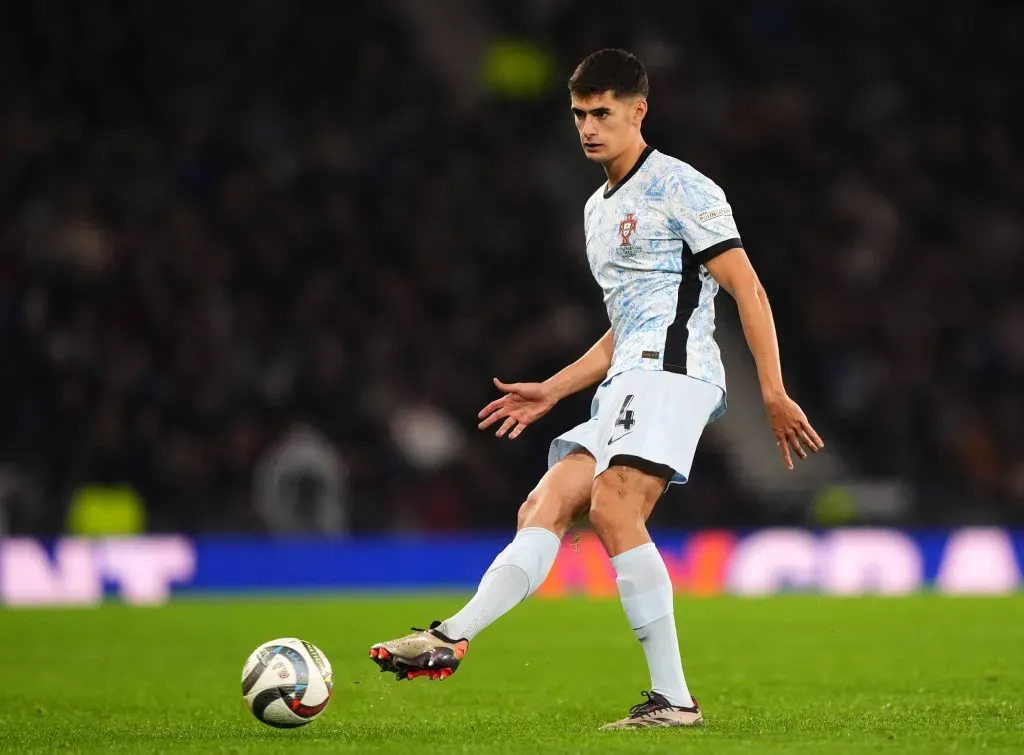 Antônio Silva com a camisa da Seleção Portuguesa. Foto: IMAGO / Images PA.