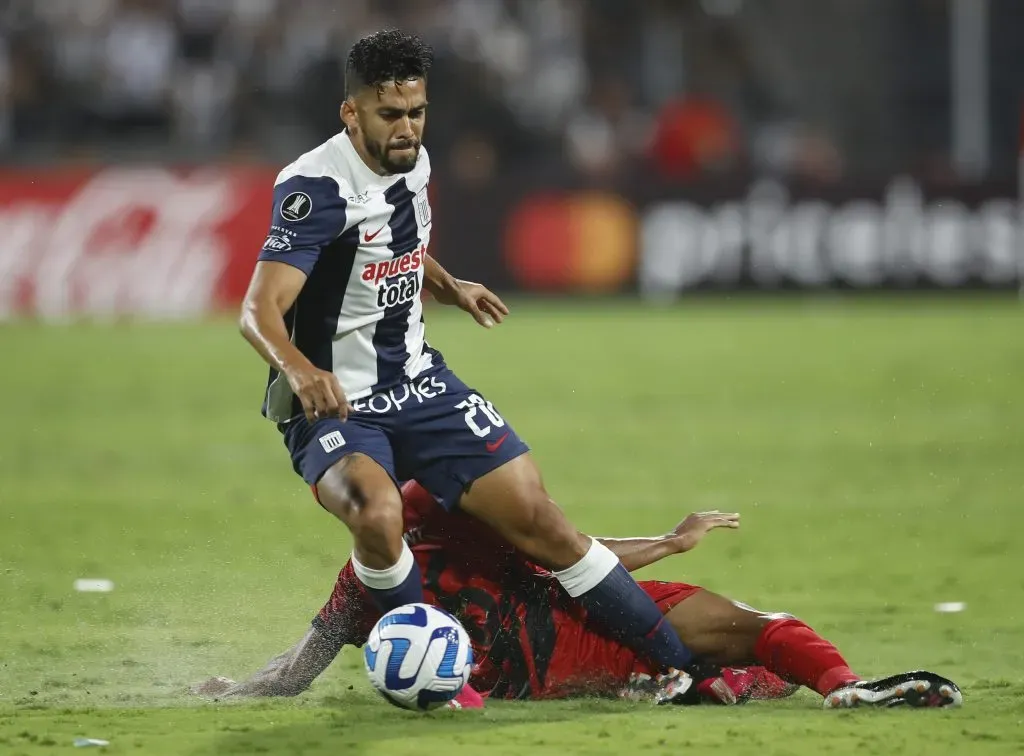 Andrés Andrade en el partido contra Atlético Paranaense por Copa Libertadores. (Foto: Getty).
