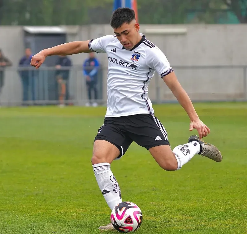 El defensor albo Nicolás Suárez fue convocado al microciclo de La Roja Sub 20 | Foto: Instagram Nicolás Suárez