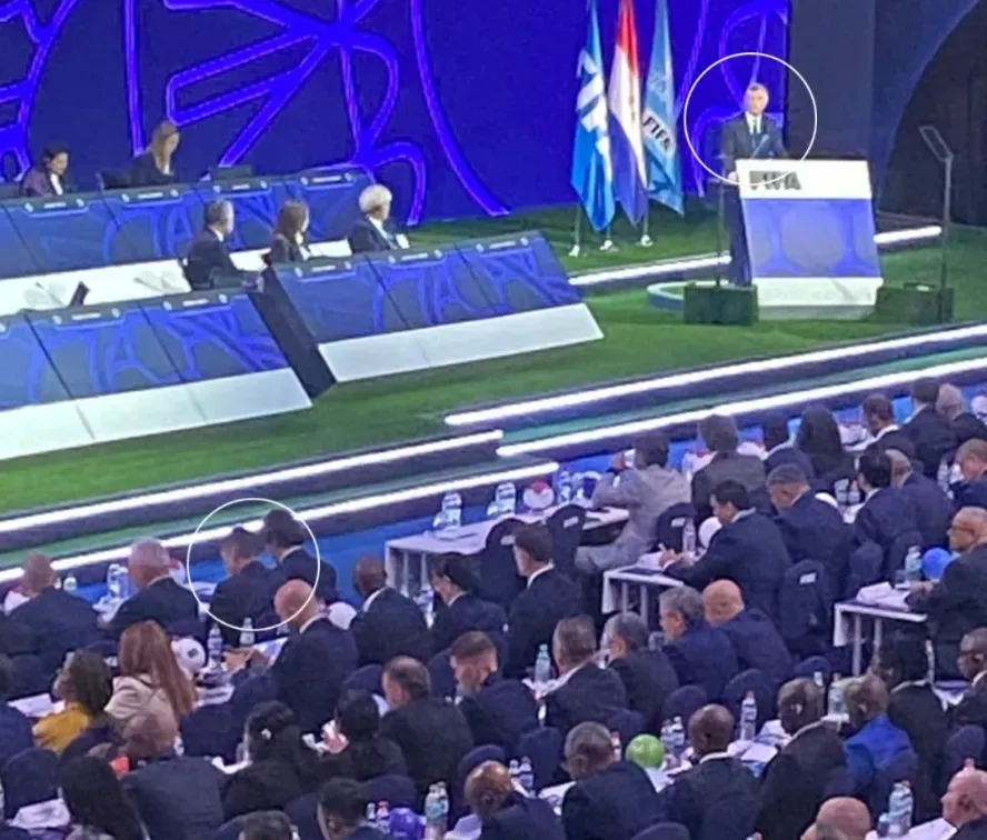 Riquelme debió escuchar un discurso de Macri en Paraguay. (FIFA)
