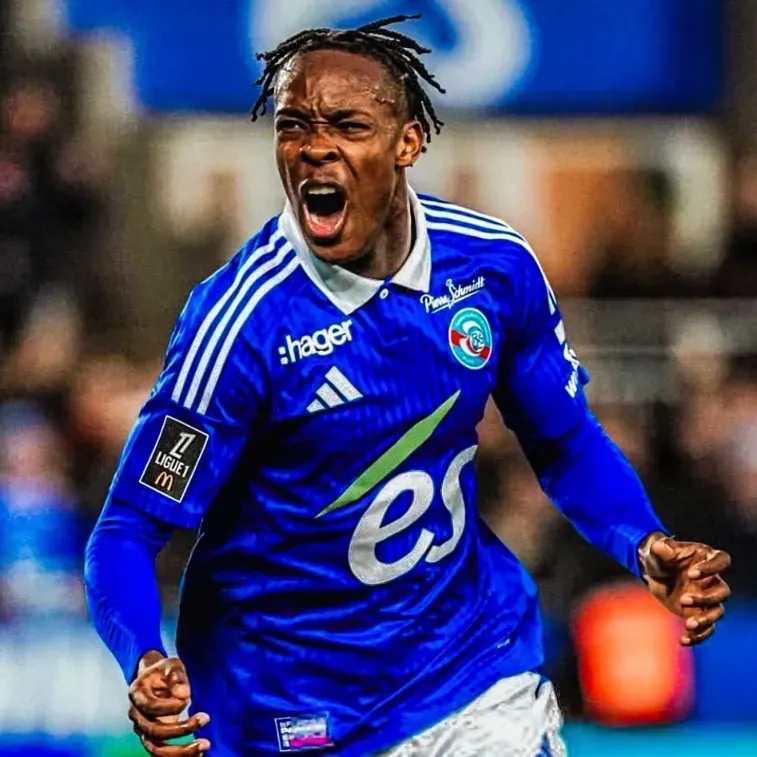 Emegha jugará esta temporada en Estrasburgo y luego se unirá al Chelsea.