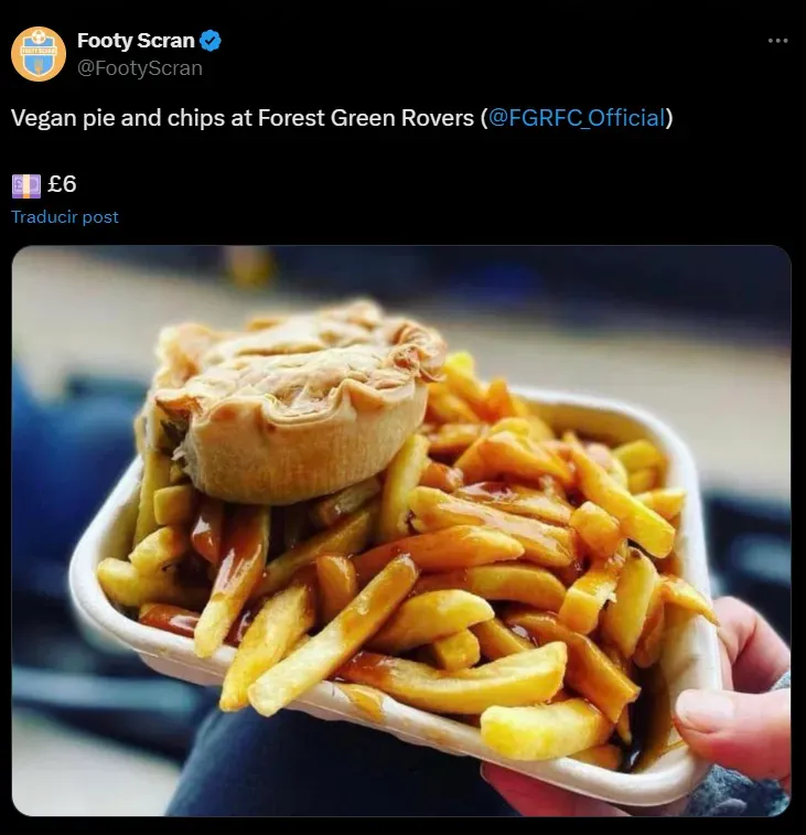 Footy Scran es una cuenta de Twitter e Instagram que muestra comidas en estadios alrededor del mundo. (Captura Twitter).