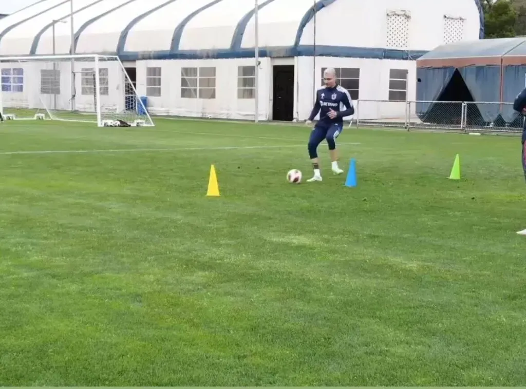 Cristóbal Campos trabajando en la parte física en Universidad de Chile.