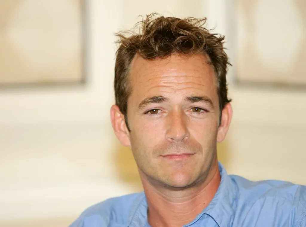 Él es el actor Luke Perry, de quien se sospecha es hermano de Matthew Perry, el actor de Friends. Imagen: Getty Images.