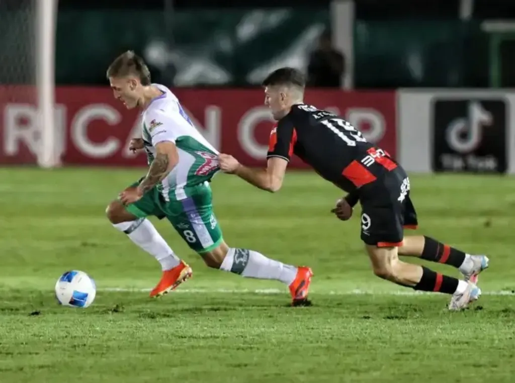 Cristian Hernández de Antigua GFC en el partido ante Alajuelense.