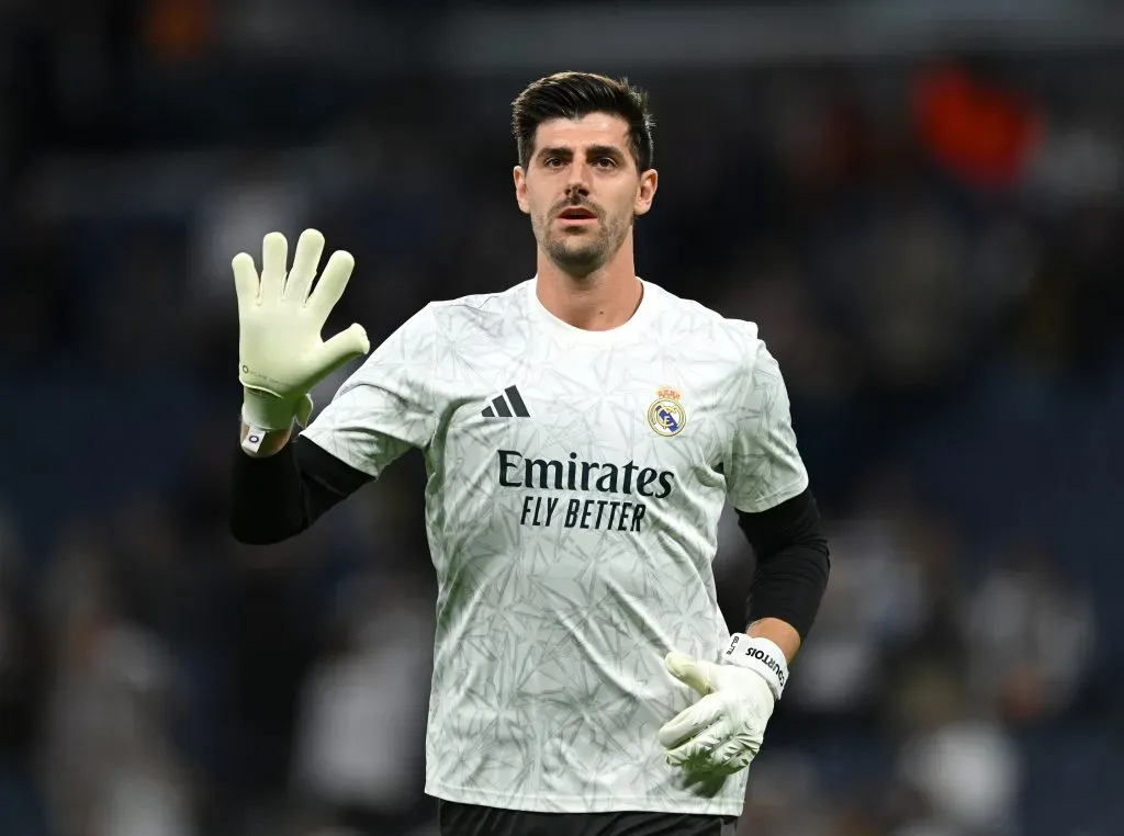 Thibaut Courtois aquecendo pelo Real Madrid. (Photo by Denis Doyle/Getty Images)