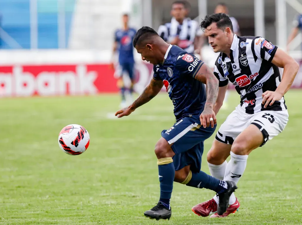 La última vez que se vieron las caras, Motagua venció 5-4 a Tauro por penales tras empatar 0-0 en los cuartos de final de la Liga Concacaf 2022. (Foto: Straffon Images)