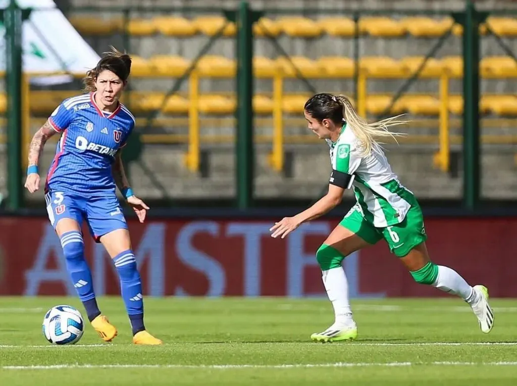 Carla Guerrero ante Atlético Nacional. Foto: U. de Chile.