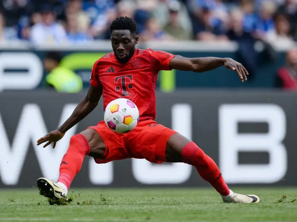 Davies segue na mira do Real Madrid. (Photo by Matthias Hangst/Getty Images)