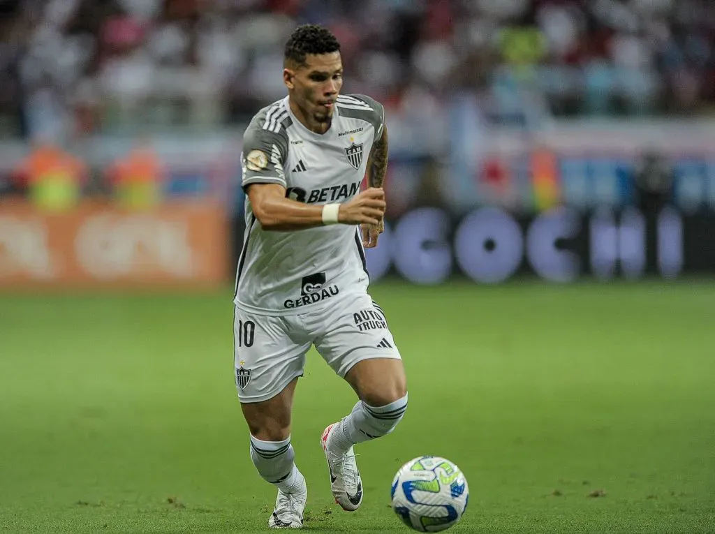 Paulinho, jogador do Atlético-MG, durante partida contra o Bahia no estádio Arena Fonte Nova pelo Campeonato Brasileiro - Foto: Jhony Pinho/AGIF