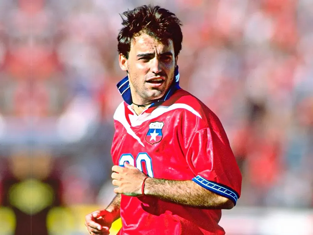 Coto Sierra jugando por la Roja