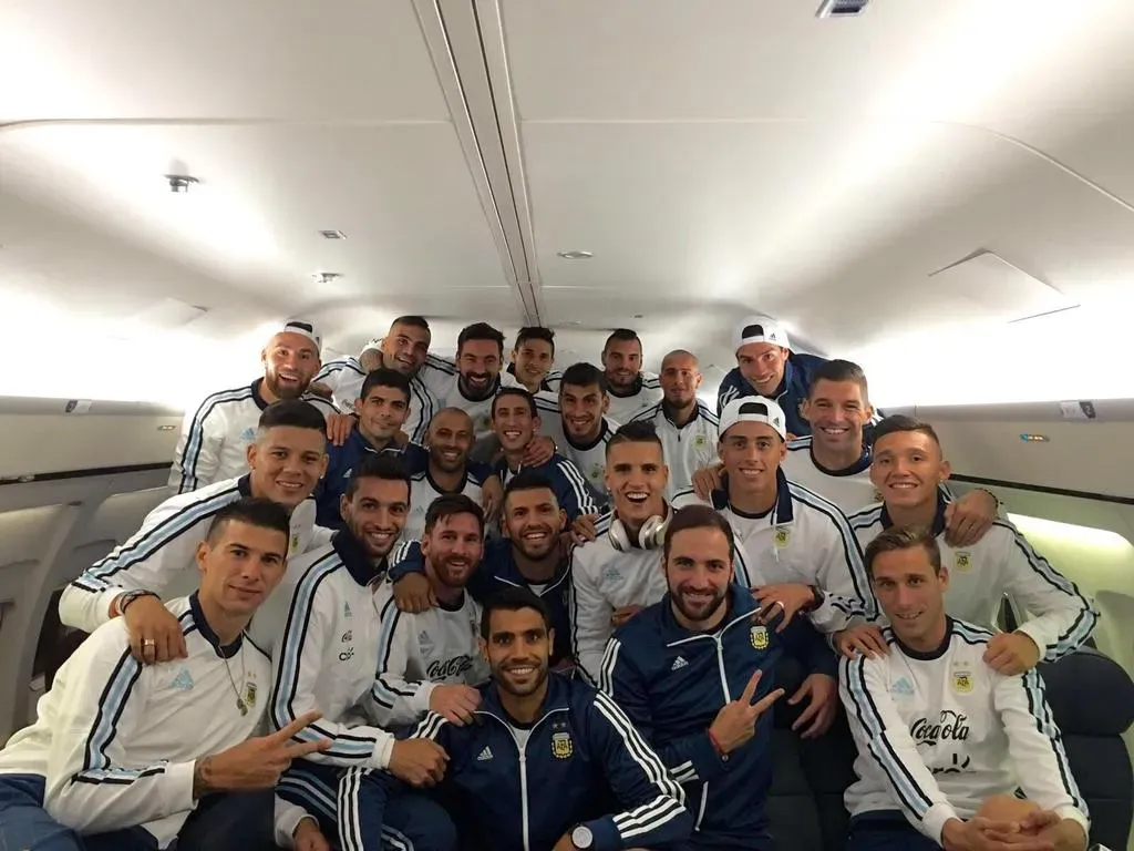 Augusto con Messi en la Selección. Foto X Augusto Fernandez.