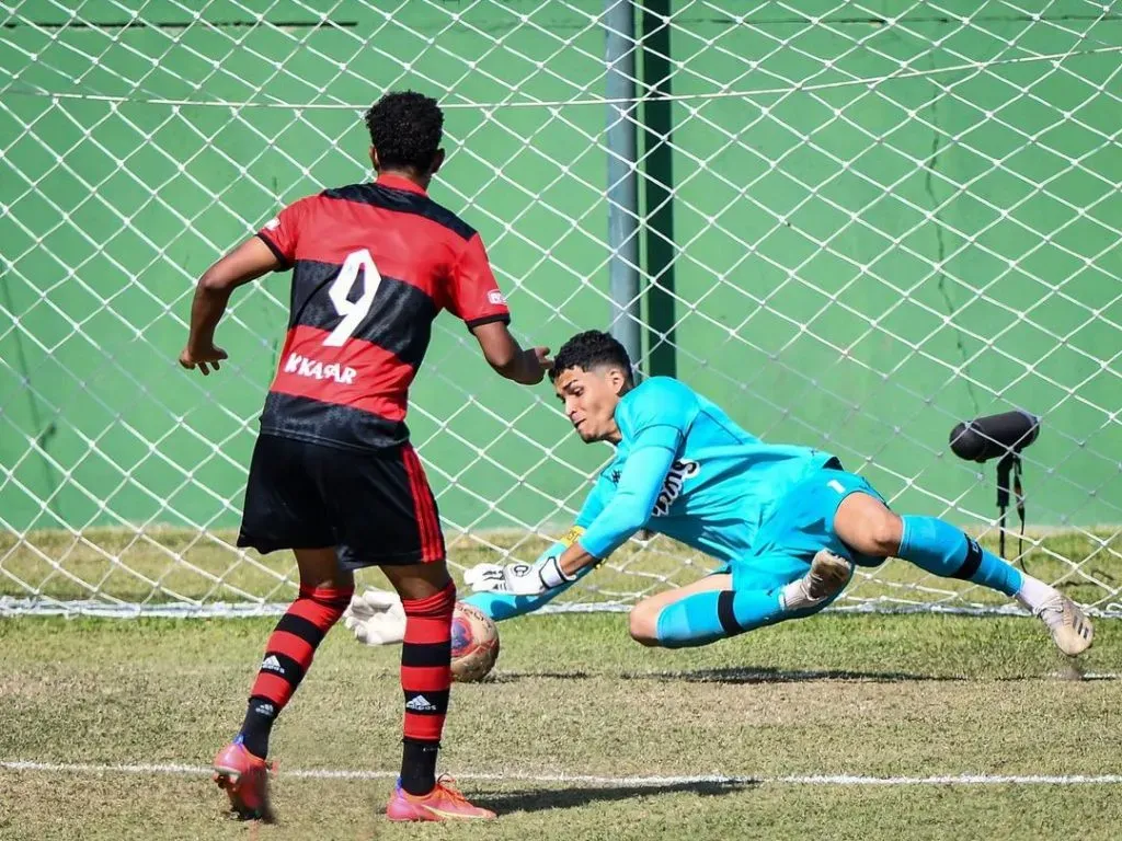 Alexandre Fintelman atuando nas categorias de base do Vasco. Foto: redes sociais / @fintelman_01