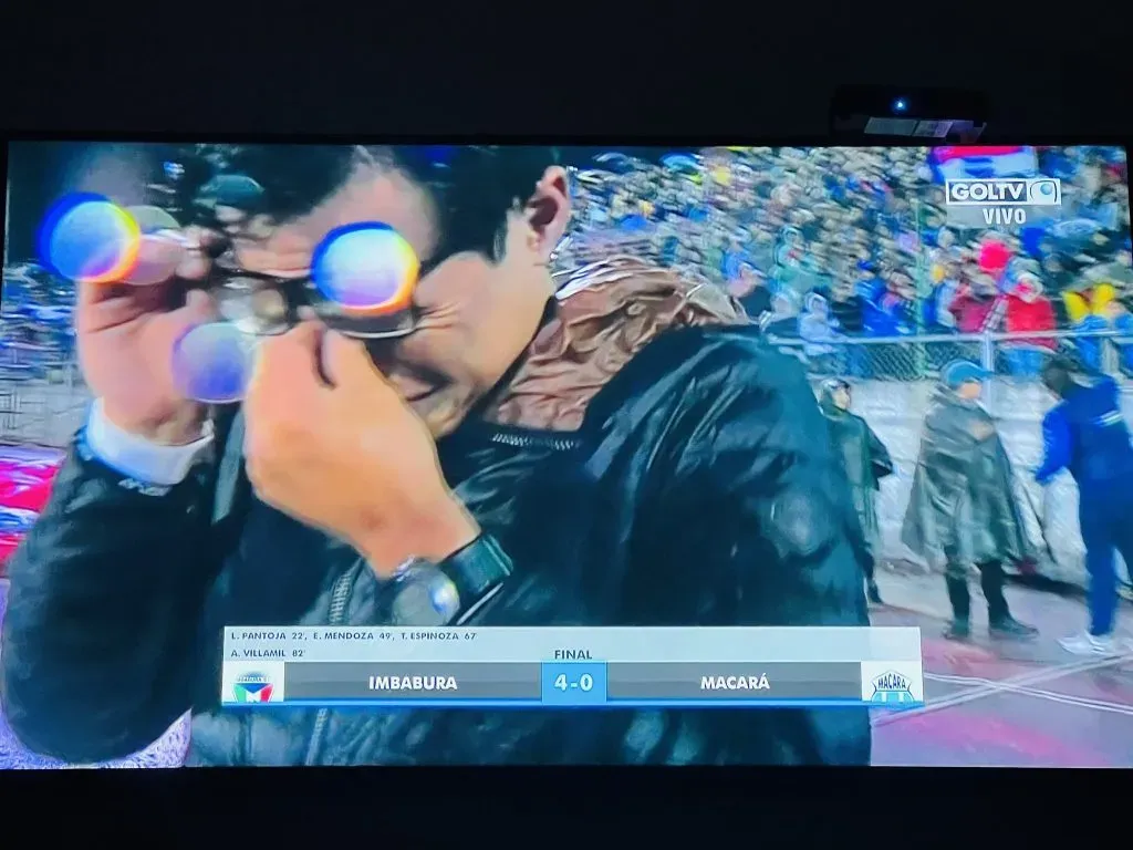 Joe Armas no contuvo las lágrimas tras conseguir el ascenso a la Serie A de Ecuador.