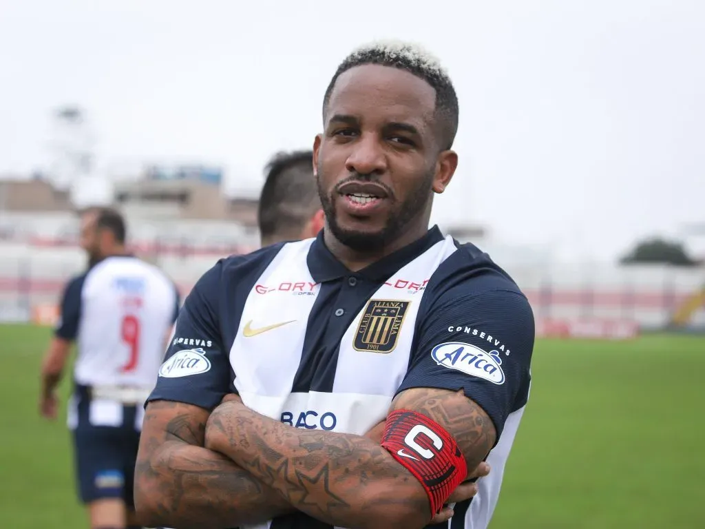 Jefferson Farfán jugando en Alianza Lima el 2021. (Foto: Liga 1).