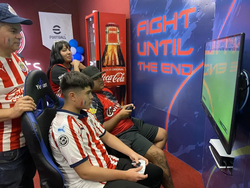 Chivas y su equipo de eSports | Twitter: @esportschivas