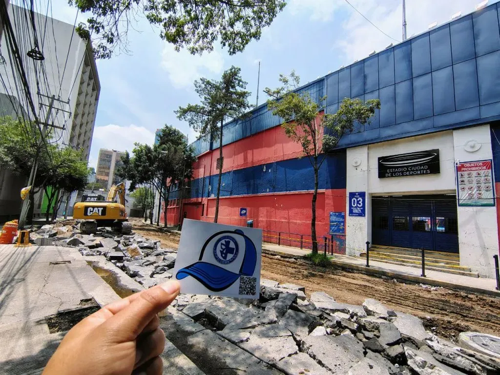 Así lucen las obras a las afueras del Estadio Azul. (Foto: @ElChemin1)