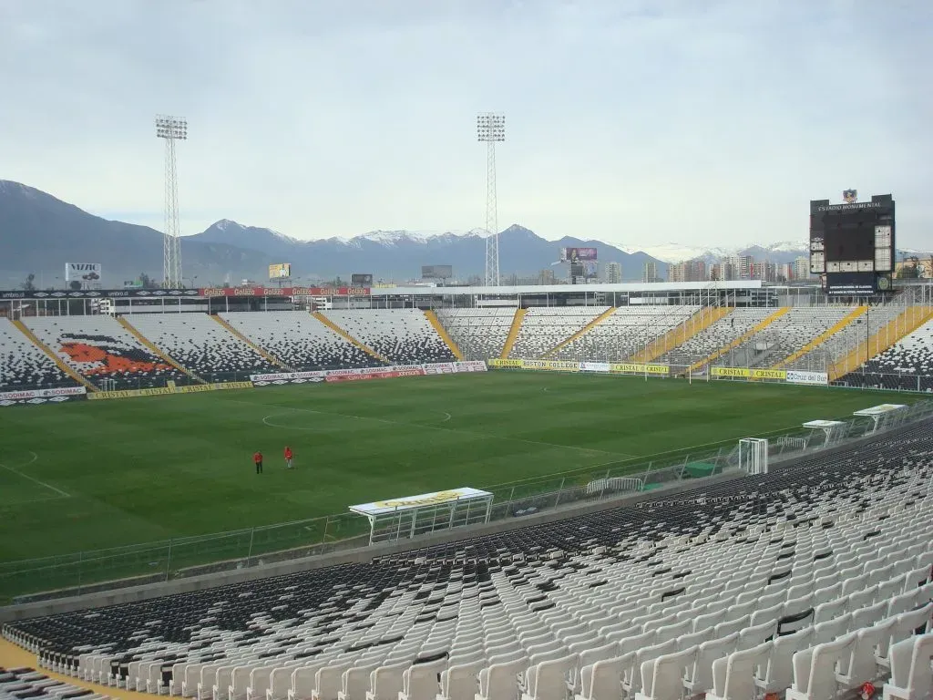 En Blanco y Negro toman decisiones con respecto al césped del Monumental