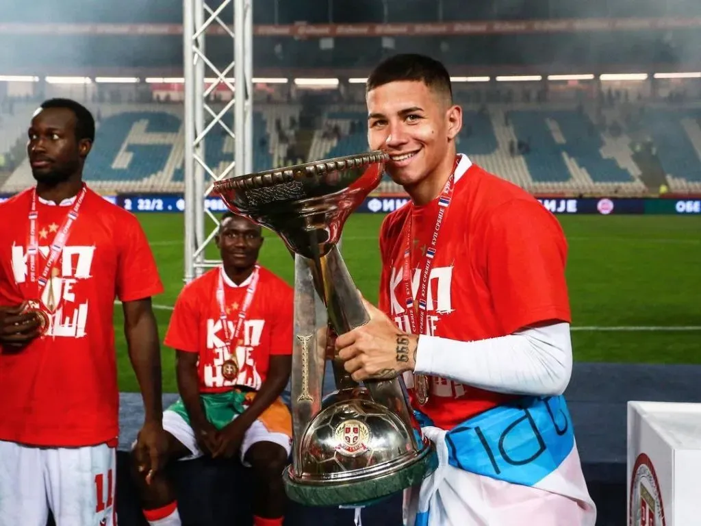 La felicidad de Alex Vigo luego de conseguir la Copa de Serbia.