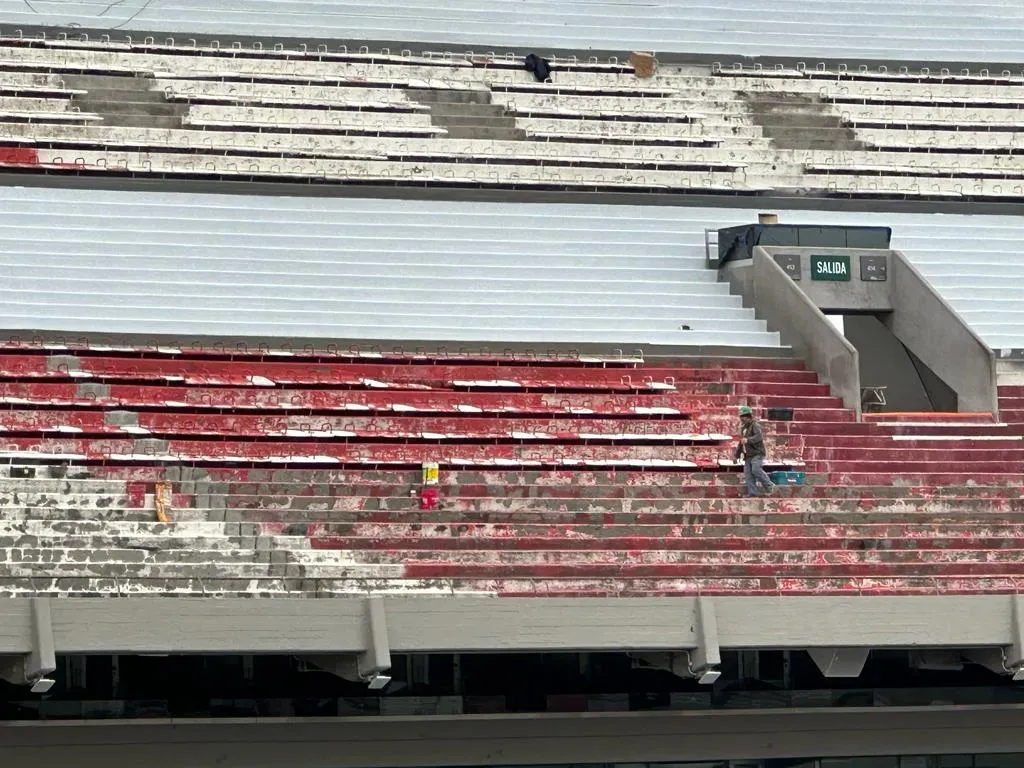 Butacas removidas en la parte inferior de la Belgrano Alta. Foto: LPM