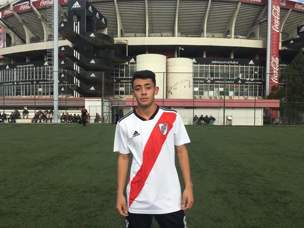 Enzo Aguirre debe firmar contrato con River antes del 30 de noviembre o quedará libre.