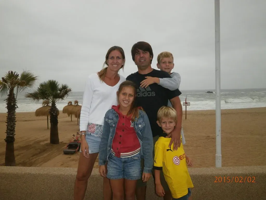 La familia Mastantuono en la playa.