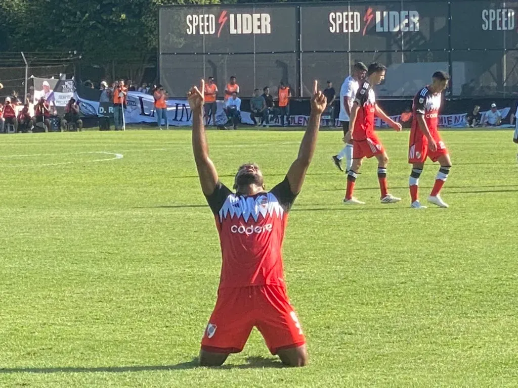 El festejo de gol de Borja ante Deportivo Riestra. (Foto: Germán Balcarce).