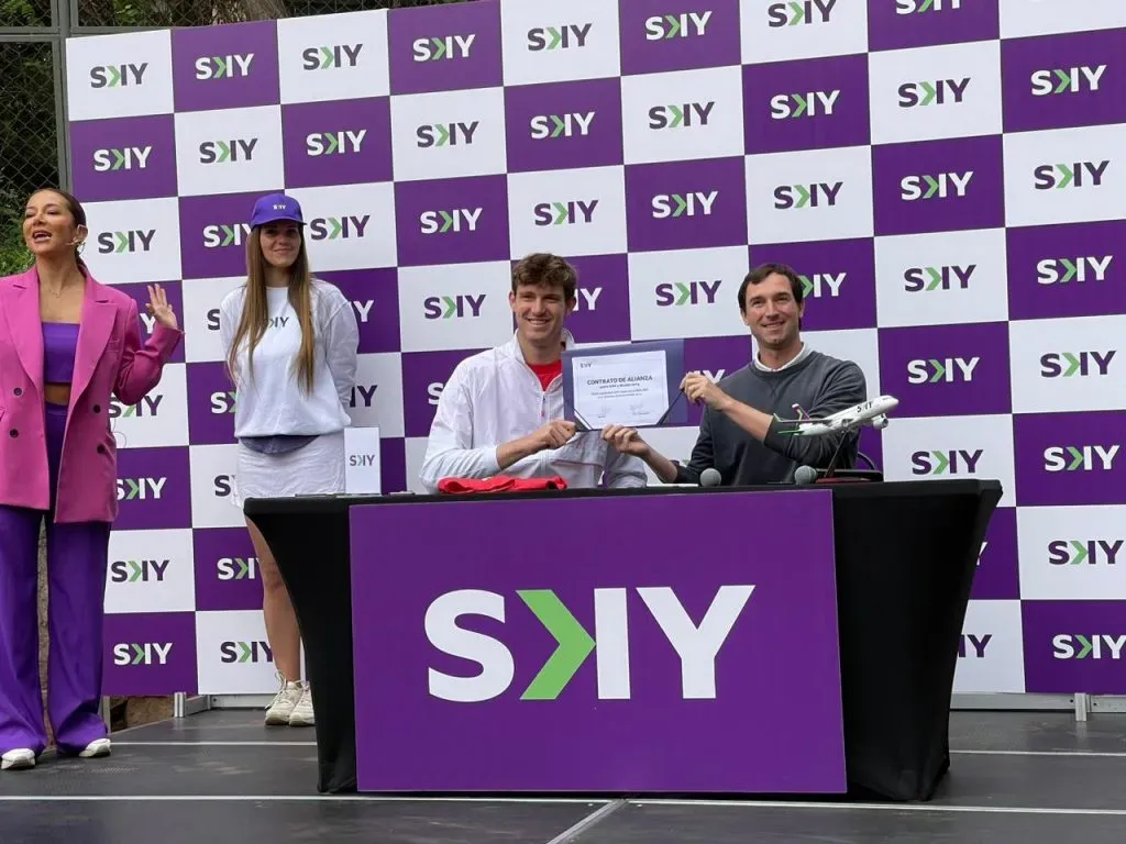 Jarry firmó con Sky Airline como su nuevo patrocinador.