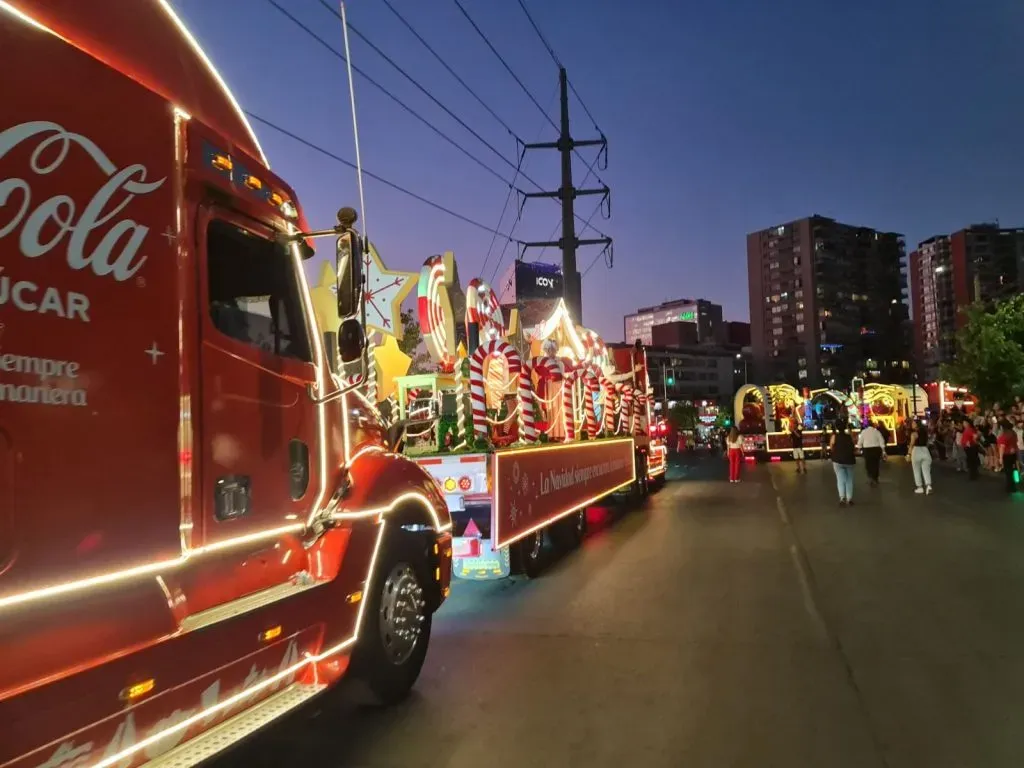La caravana navideña de Coca Cola contará con seis camiones alegóricos (Foto: Coca Cola)