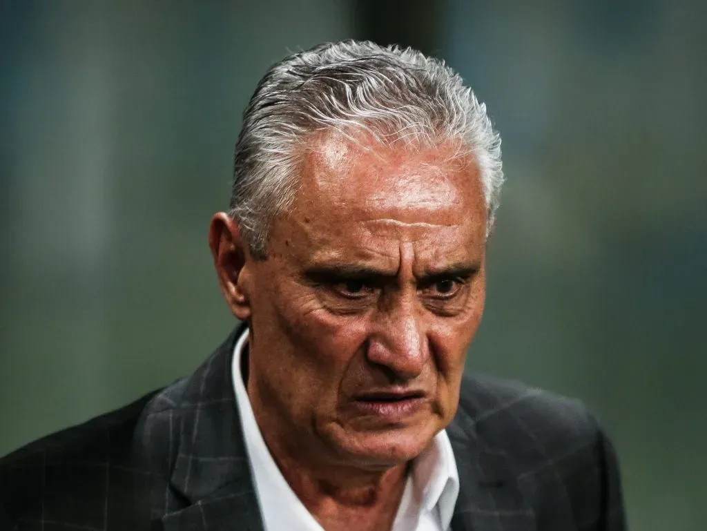 Tite, técnico do Flamengo, durante partida contra o Gremio no estadio Arena do Gremio pelo campeonato Brasileiro A 2023. Foto: Giancarlo Santorum/AGIF