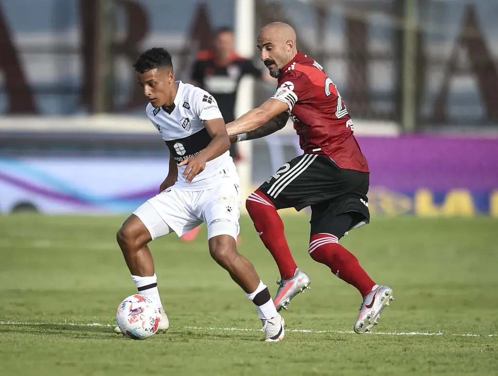 Palacios em ação pela Platense (Photo by Marcelo Endelli/Getty Images)