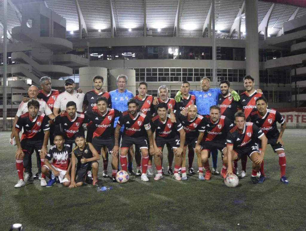 El Senior de River juega en las canchas auxiliares donde se construirá el nuevo polideportivo. (Foto: @RiverClub1901).