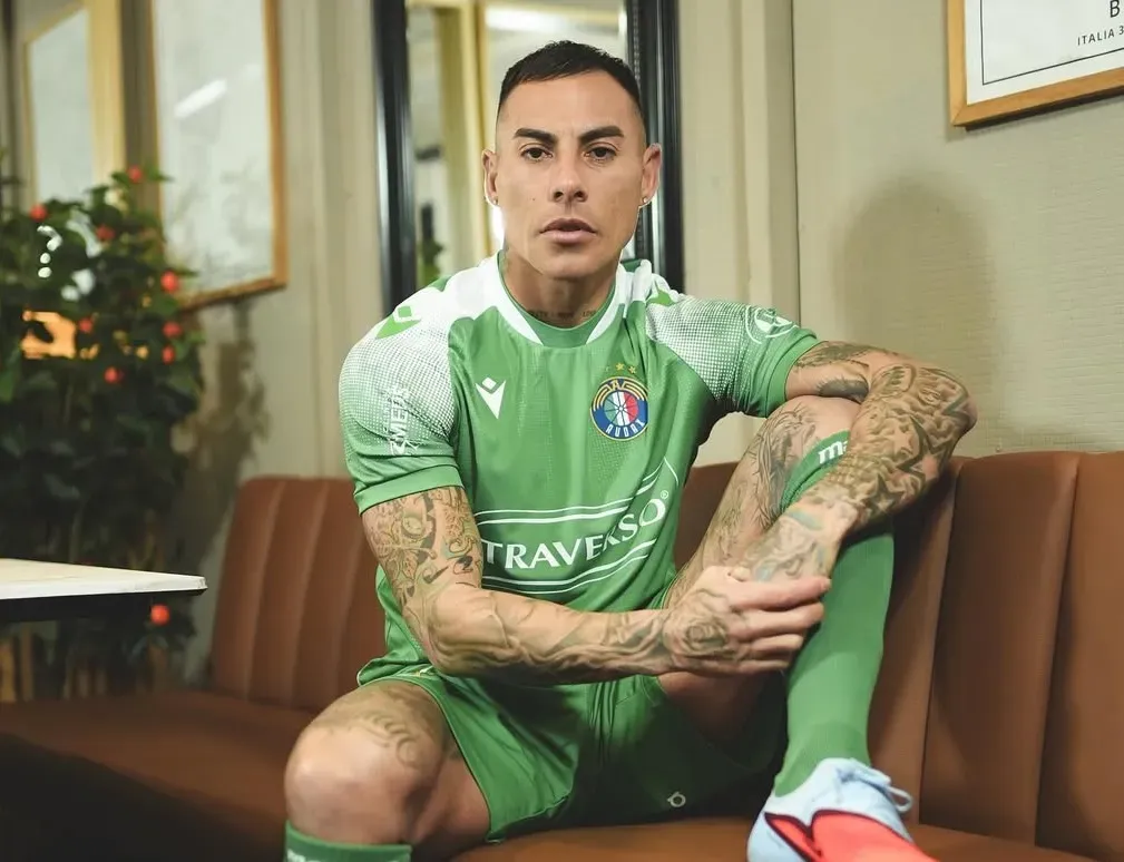 Eduardo Vargas fue presentado con bombos y platillos en Audax Italiano. 
