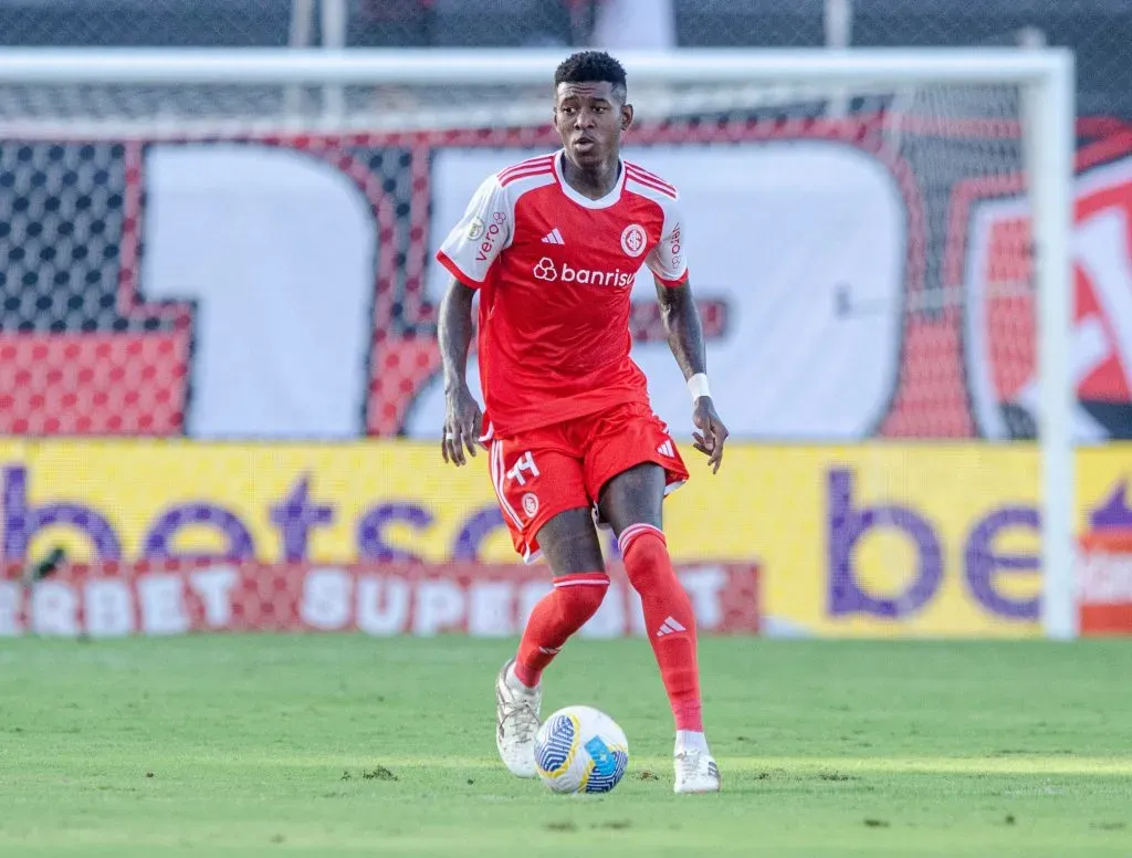 BA Vitao jogador do Internacional durante partida contra o Vitoria no Barradão pelo campeonato Brasileiro A 2024. Foto: Jhony Pinho/AGIF