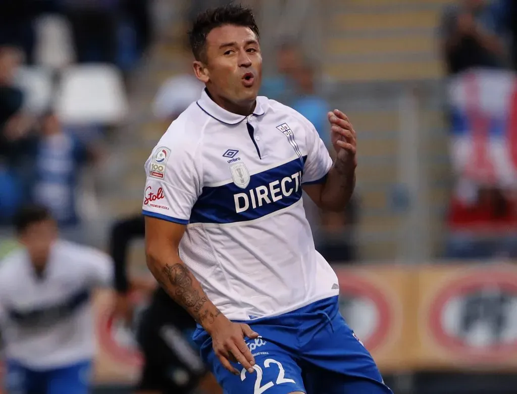 El Pájaro se impacta y emociona en el nuevo estadio de la UC.