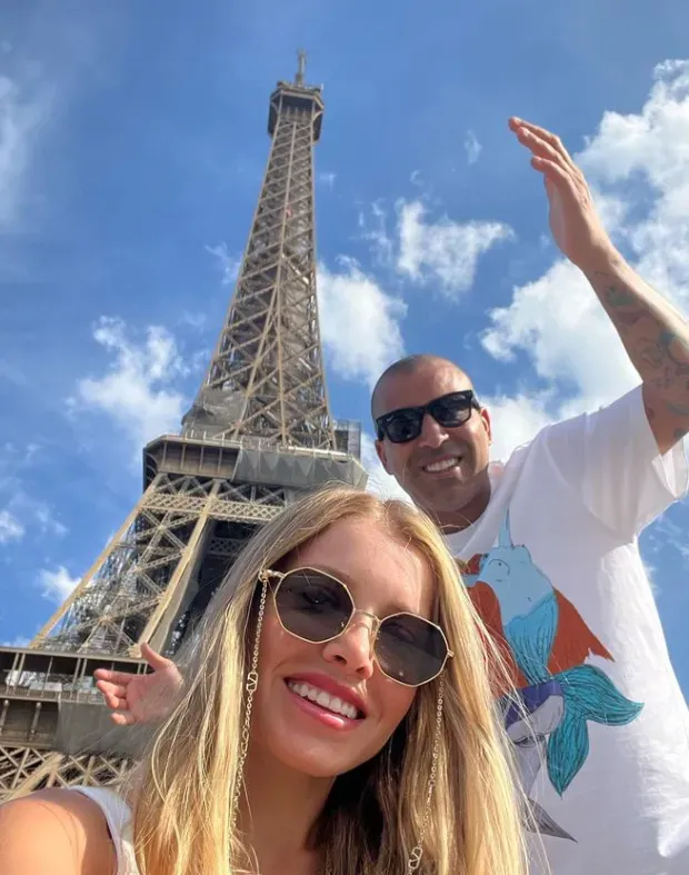 Emerson junto a su esposa en París. (Foto: IG Emerson Sheik).