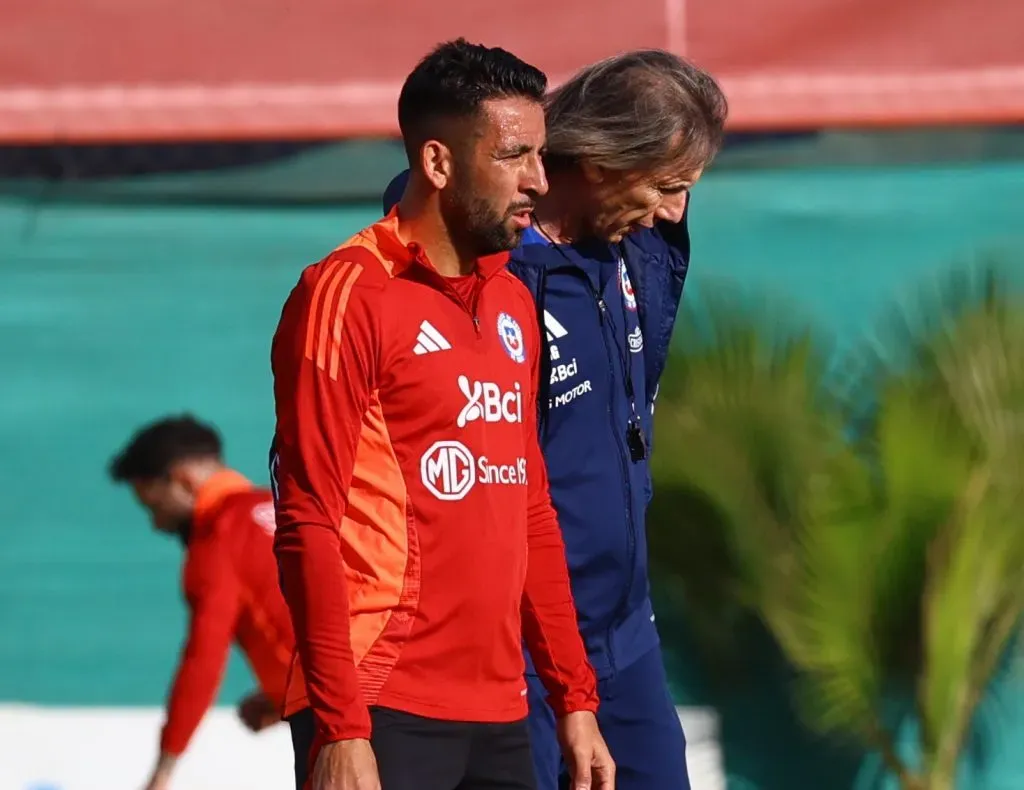 Mauricio Isla será titular en el partido de este jueves ante Argentina. Foto: Photosport.