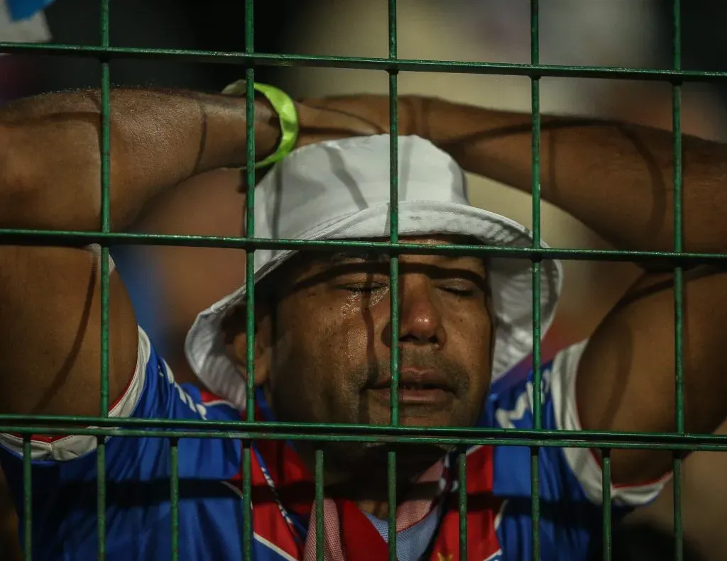 URUGUAI – MALDONADO – 28/10/2023 – COPA SUL-AMERICANA 2023, FORTALEZA X LDU – Torcedor do Fortaleza lamenta derrota ao final da partida contra o LDU no estadio Domingo Burgueno pelo campeonato Copa Sul-Americana 2023. Foto: Giancarlo Santorum/AGIF