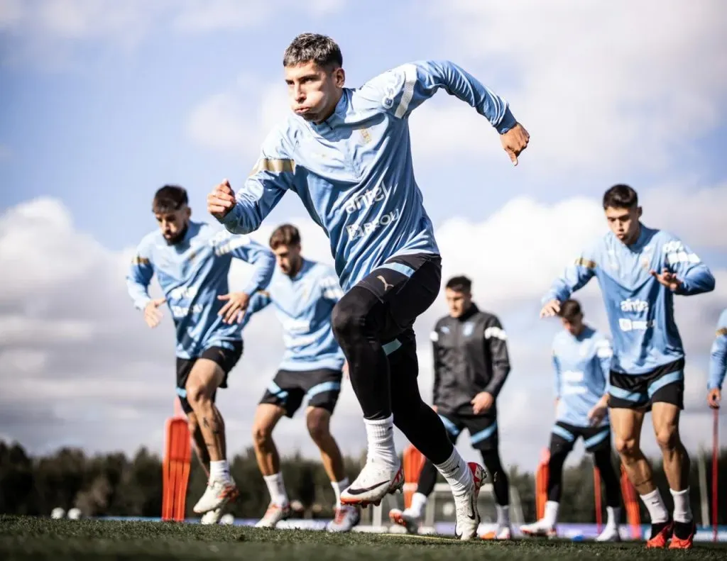 El equipo de Bielsa ultima detalles para enfrentar a Chile (@Uruguay)