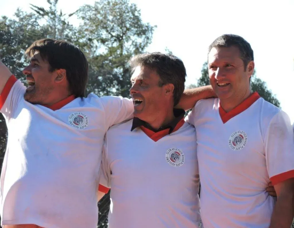 Cristian Mastantuono (primero desde la izquierda), el padre de Franco.