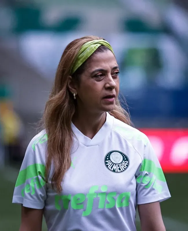 Leila Pereira,, presidente do Palmeiras, durante entrada em campo para partida contra o Bahia no estádio Arena Allianz Parque pelo campeonato Brasileiro A 2023. Foto: Fabio Giannelli/AGIF