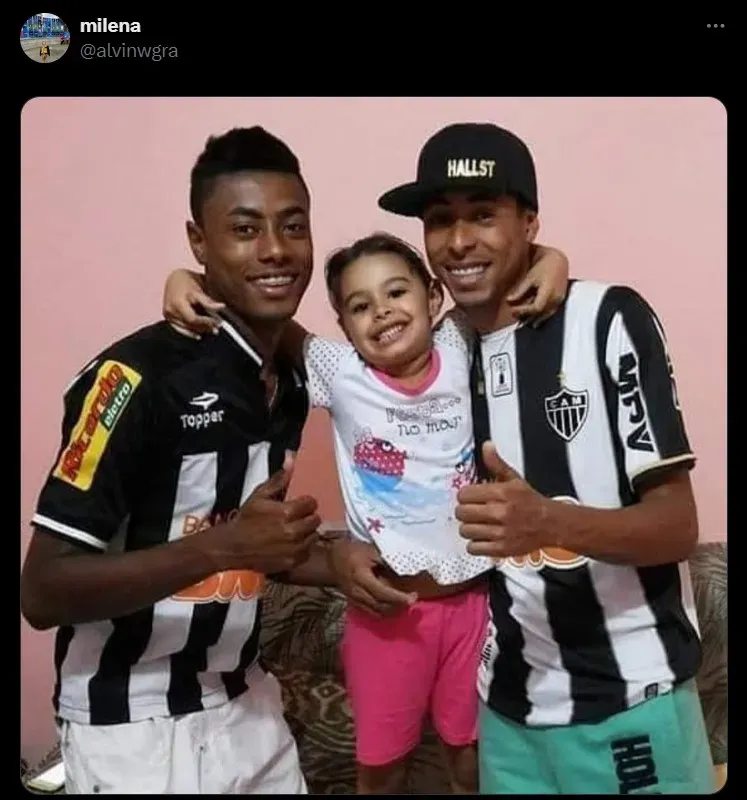 Torcida do Atlético-MG relembra foto antiga do atacante com camisa do Galo. (Reprodução/X)