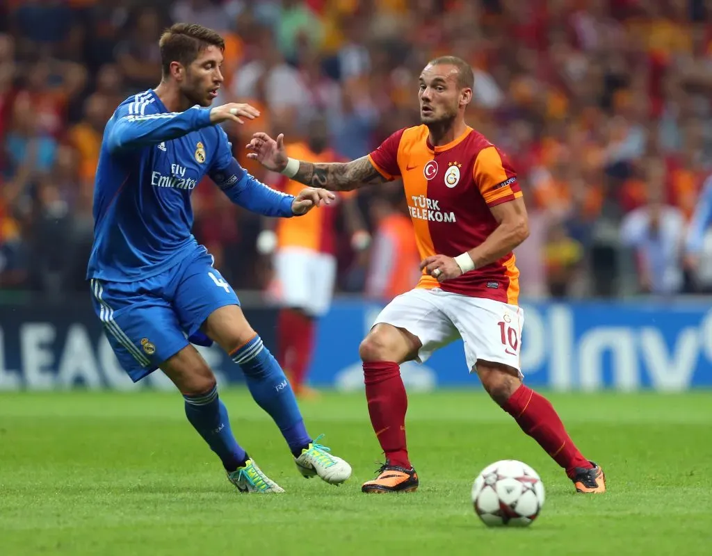 Sergio Ramos vs. Wesley Sneijder en un Real Madrid vs. Galatasaray por la Champions League 2017/2018. Getty Images.