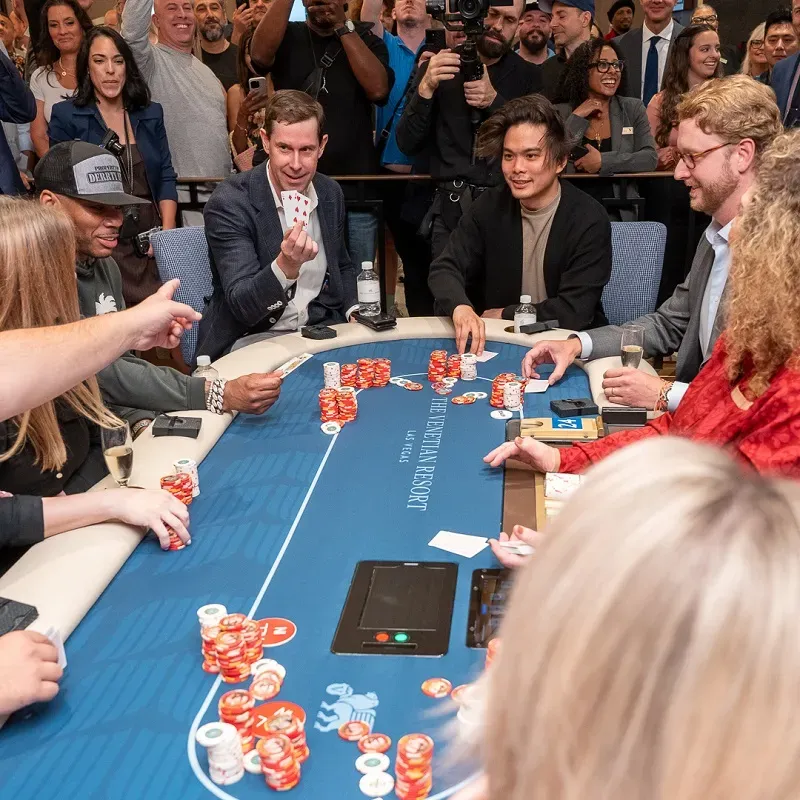 Mesa comemorativa que abriu os trabalhos (Foto: Reprodução/X @VenetianVegas)