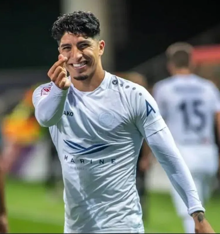 Luis Iberico cerca de Universitario de Deportes. (Foto: Twitter).