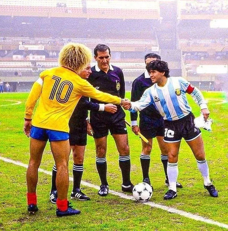 Fotón: Valderrama versus Maradona.