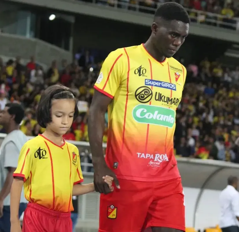 Yílmar Velásquez cuando jugaba en el Deportivo Pereira. (Foto: Twitter).