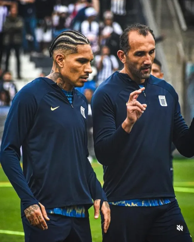 Paolo Guerrero y Hernán Barcos en un entrenamiento. (Foto: Tabatha Belén – @tabathabelen09).