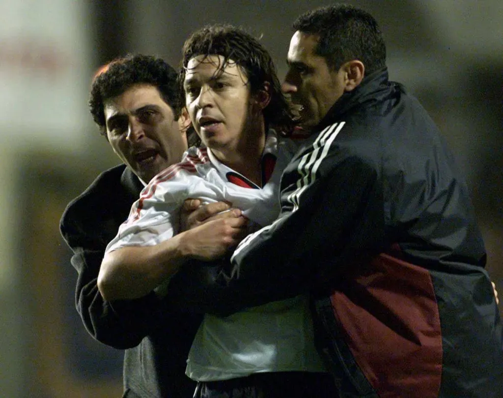 Gallardo tras su expulsión en La Bombonera contra Boca por la ida de las semifinales de la Copa Libertadores 2004 (Imago)